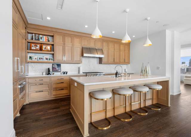Property at 1111 W River Pkwy Unit 11D, Minneapolis, MN 55415, 2 beds, 3 baths
