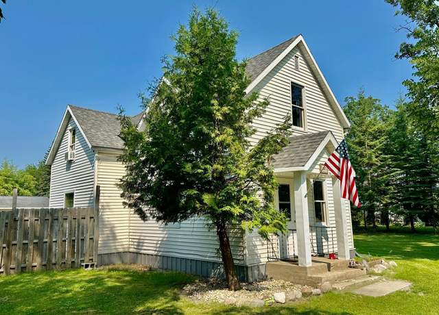Property at 305 4th Ave NE, Roseau, MN 56751, 2 beds, 1 bath