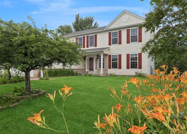 Property at 2450 Golf Dr, Woodbury, MN 55129, 5 beds, 4 baths