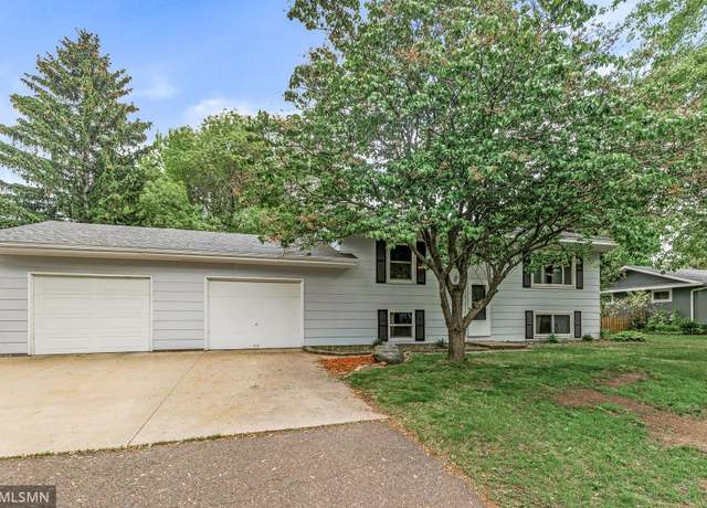 Property at 806 Oak Ridge Dr, Osceola, WI 54020, 3 beds, 2 baths
