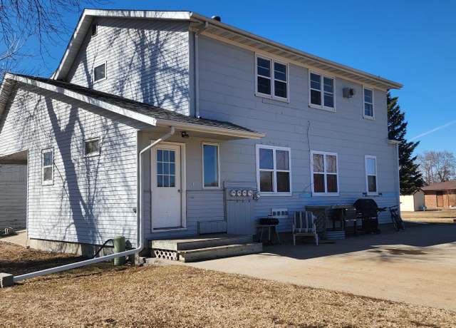 Property at 104 5th Ave S, Wahpeton, ND 58075, 8 beds, 5 baths