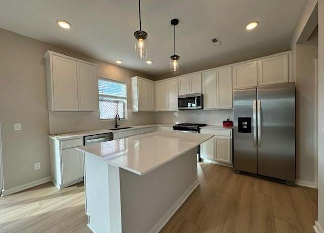 Property at 4931 Airlake Dr, Woodbury, MN 55129, 4 beds, 3 baths