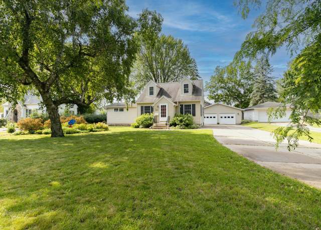 Property at 807 2nd St W, Hastings, MN 55033, 3 beds, 3 baths