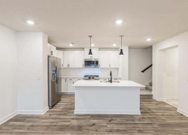 Property at 21712 Dahlia Ln, Farmington, MN 55024, 3 beds, 3 baths