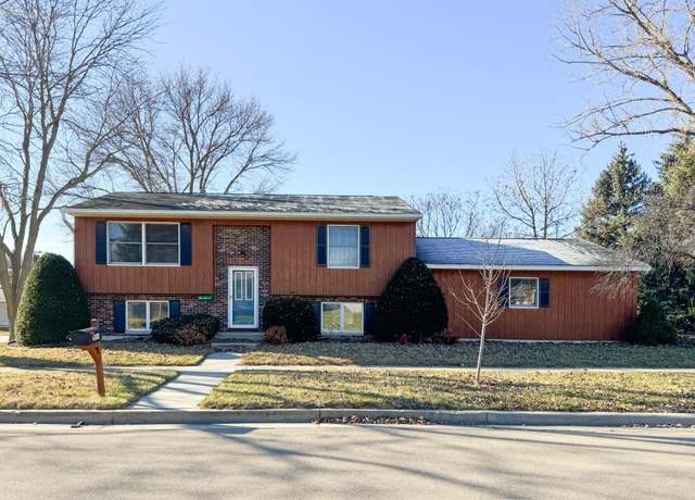 Property at 2085 26th Ave NW, Rochester, MN 55901, 3 beds, 2 baths