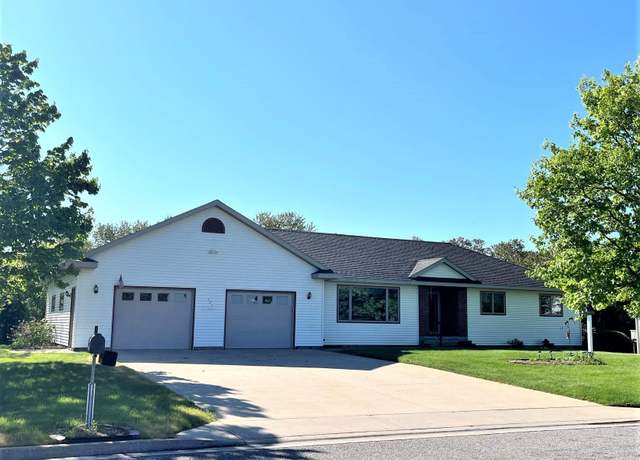 Property at 407 Morning View Rd, Sauk Centre, MN 56378, 4 beds, 3 baths