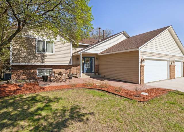 Property at 1574 Lakewood Dr N, Maplewood, MN 55119, 4 beds, 2 baths