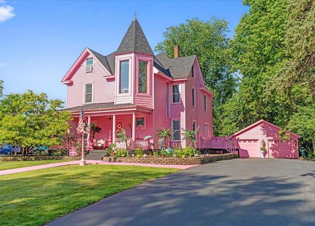 Property at 1031 2nd St, Hudson, WI 54016, 7 beds, 4 baths