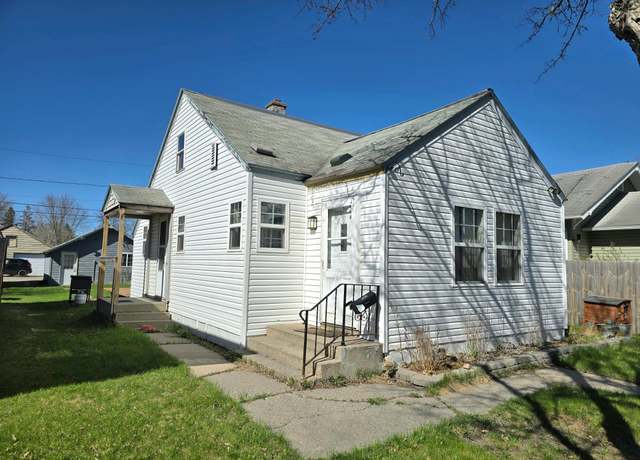 Property at 1012 9th St, International Falls, MN 56649, 3 beds, 1 bath