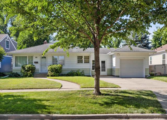 Property at 88 16th Ave N, Fargo, ND 58102, 3 beds, 2 baths