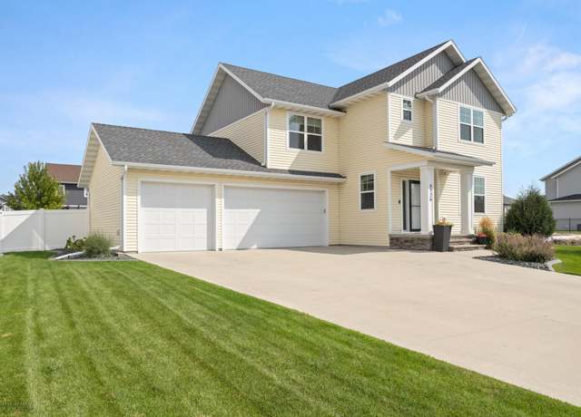 Property at 4726 41st St S, Fargo, ND 58104, 5 beds, 4 baths