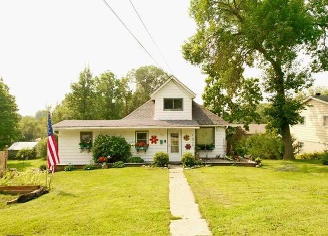 Property at 916 E Highland Ave, Fergus Falls, MN 56537, 2 beds, 1 bath