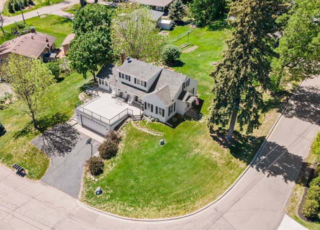 Property at 1045 Loma Linda Ave, Orono, MN 55364, 4 beds, 2 baths