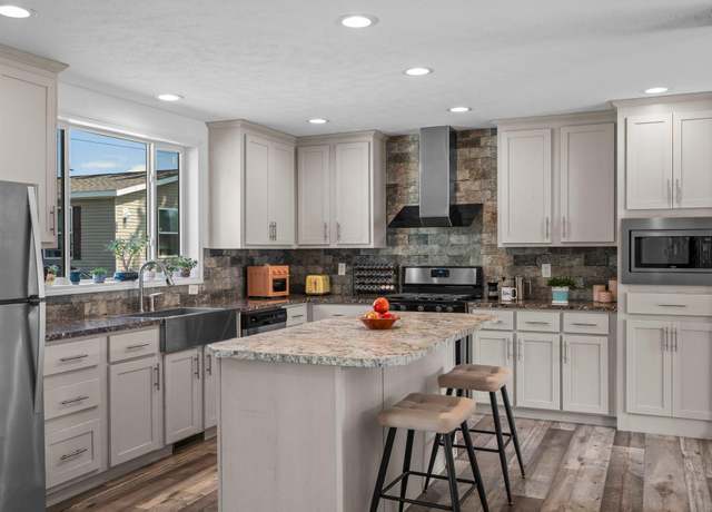 Property at 2501 Lowry Ave NE #228, Saint Anthony, MN 55418, 3 beds, 2 baths