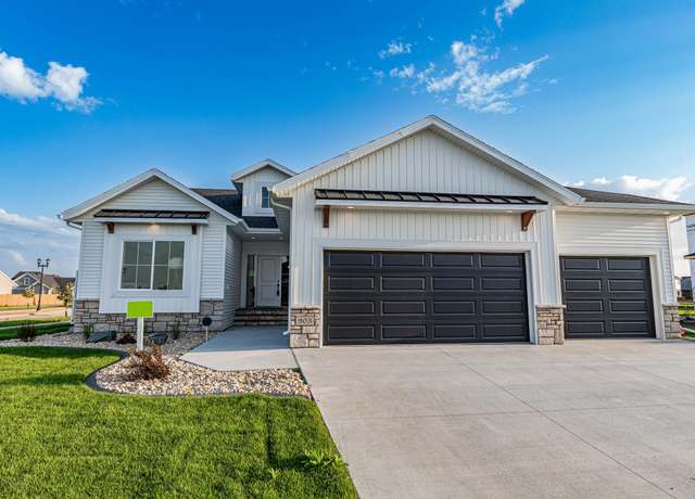 Property at 903 50 Ave W, West Fargo, ND 58078, 5 beds, 3 baths
