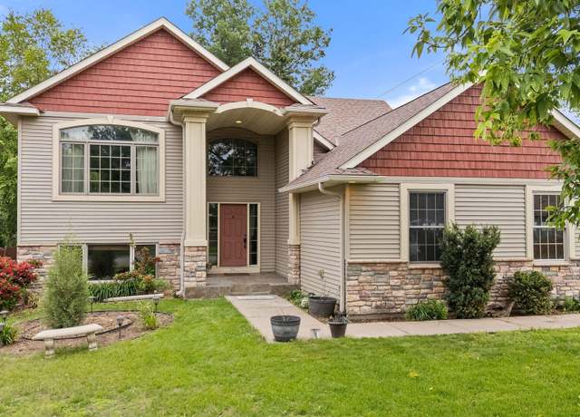 Property at 2540 Hamline Ave N, Roseville, MN 55113, 5 beds, 3 baths