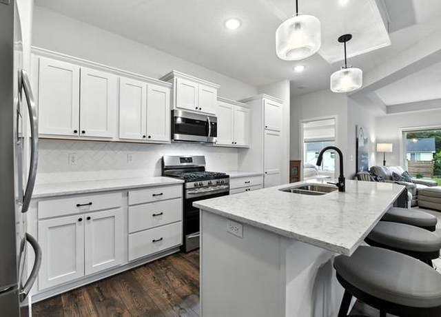 Property at 1559 76th St W, Inver Grove Heights, MN 55077, 3 beds, 3 baths