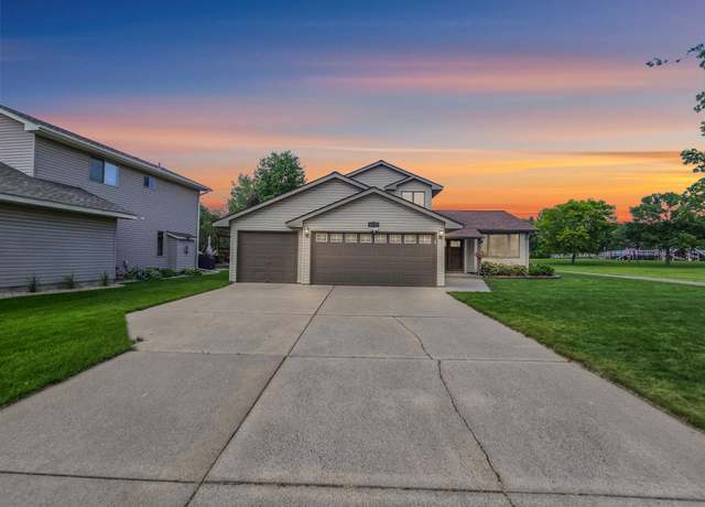 Property at 4619 Heather Way N, Oakdale, MN 55128, 3 beds, 2 baths