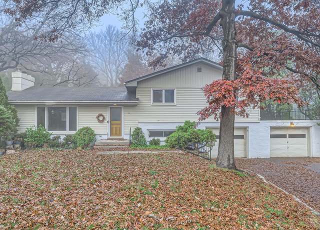 Property at 7202 Shannon Dr, Edina, MN 55439, 3 beds, 2 baths