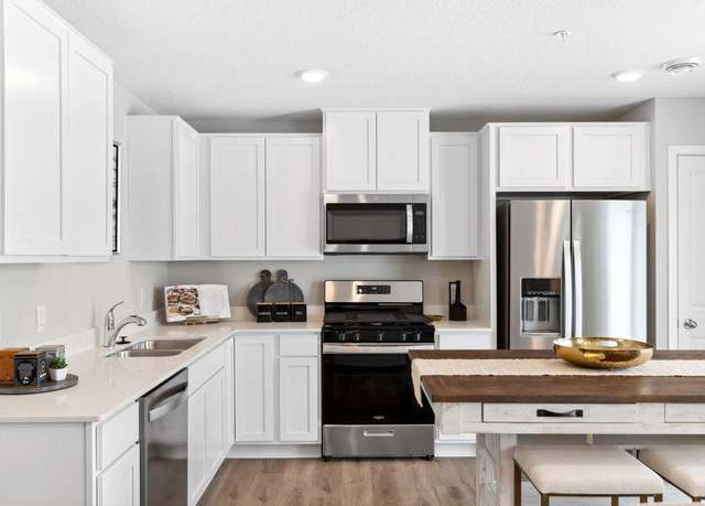 Property at 5141 Stable View Dr, Woodbury, MN 55129, 3 beds, 3 baths