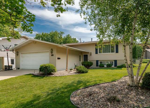 Property at 2620 E River Rd NE, Rochester, MN 55906, 3 beds, 2 baths
