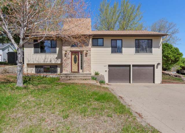 Property at 437 Nichols Ct, Saint Peter, MN 56082, 3 beds, 2 baths