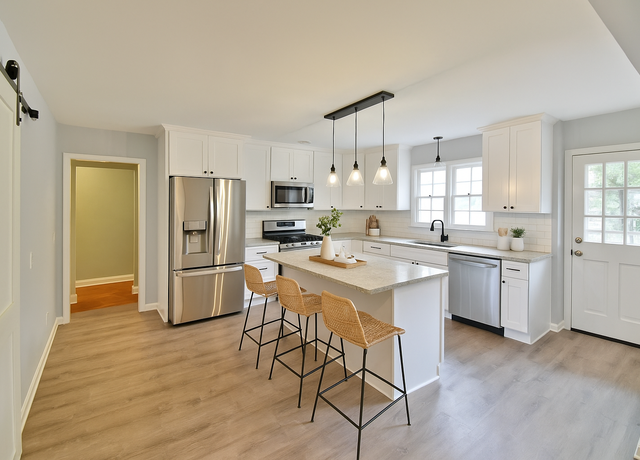 Property at 1295 Broadview Ave, Chaska, MN 55318, 3 beds, 2 baths