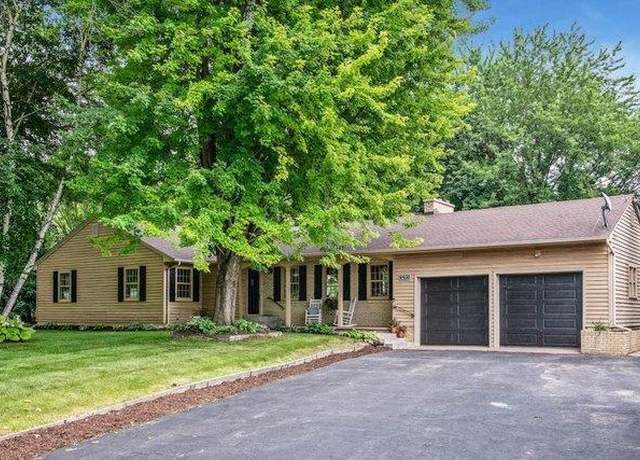 Property at 1295 Broadview Ave, Chaska, MN 55318, 3 beds, 2 baths