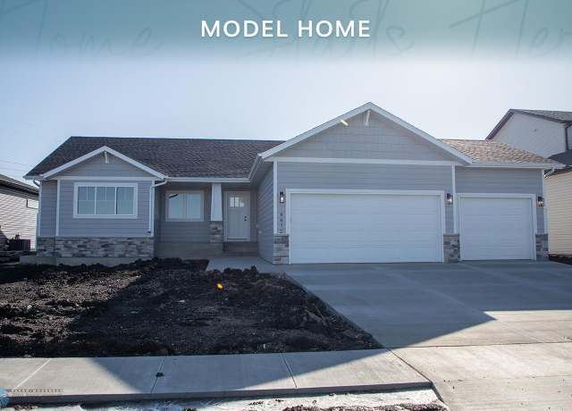 Property at 6672 14th St S, Fargo, ND 58104, 3 beds, 2 baths