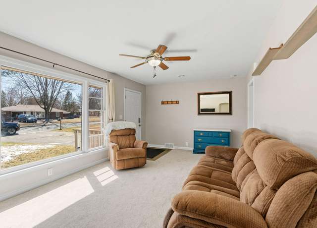 Property at 635 Hiawatha Ave, Vadnais Heights, MN 55127, 3 beds, 1 bath