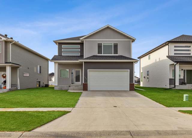 Property at 5480 Lori Ln W, West Fargo, ND 58078, 4 beds, 4 baths