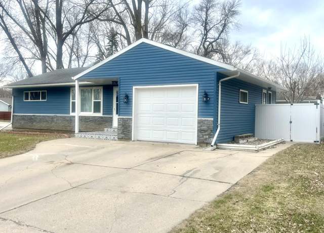 Property at 1516 Becker Ave SE, Willmar, MN 56201, 2 beds, 2 baths