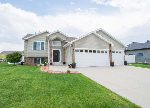 Property at 4513 12th St W, West Fargo, ND 58078, 4 beds, 3 baths