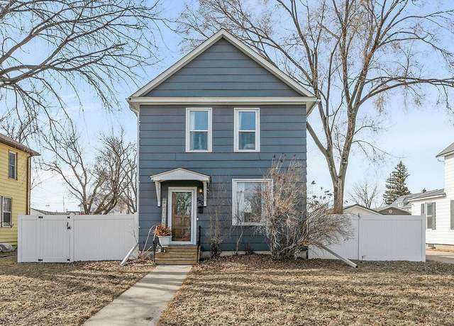 Property at 520 20th St N, Fargo, ND 58102, 3 beds, 2 baths