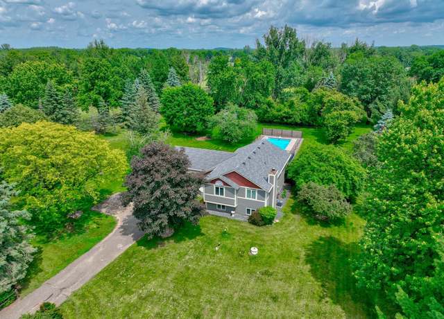 Property at 940 Ridge Pass, Hudson, WI 54016, 5 beds, 3 baths