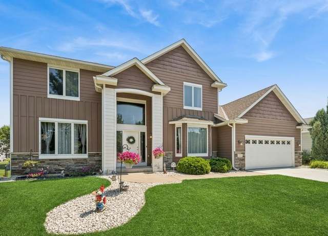 Property at 3221 98th Cir N, Brooklyn Park, MN 55443, 4 beds, 3 baths