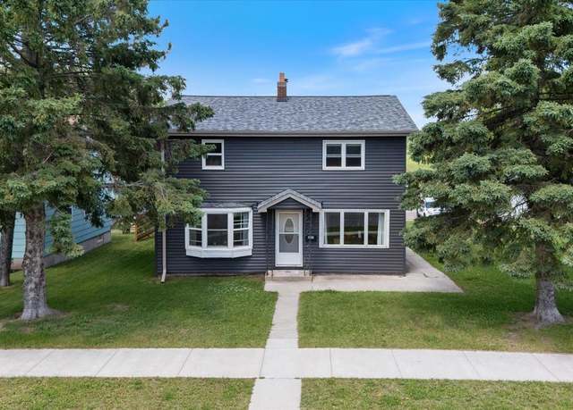 Property at 602 8th St NW, Chisholm, MN 55719, 5 beds, 3 baths