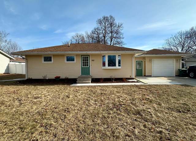 Property at 912 N Oakley St, Luverne, MN 56156, 3 beds, 1 bath