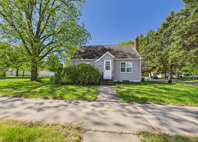 Property at 302 E 2nd St S, Melrose, MN 56352, 3 beds, 2 baths