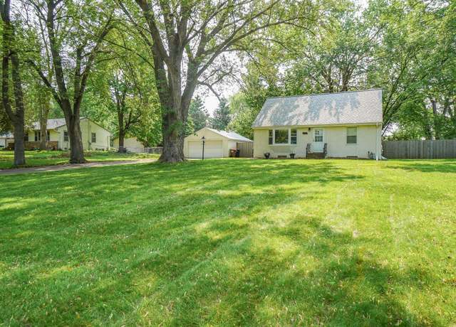 Property at 2026 Prosperity Rd, Maplewood, MN 55109, 4 beds, 2 baths