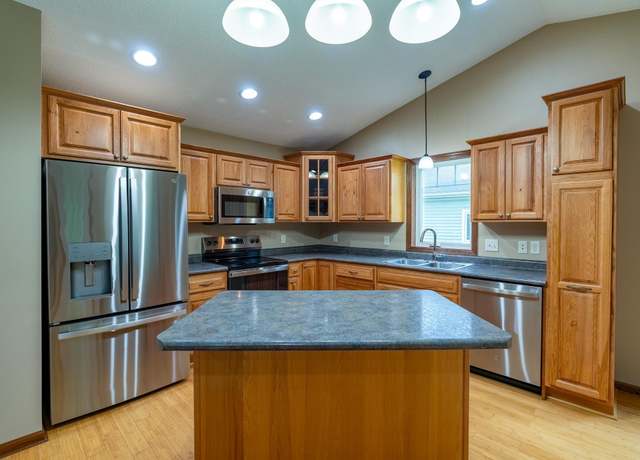 Property at 225 Pinehurst Dr, Mankato, MN 56001, 5 beds, 3 baths