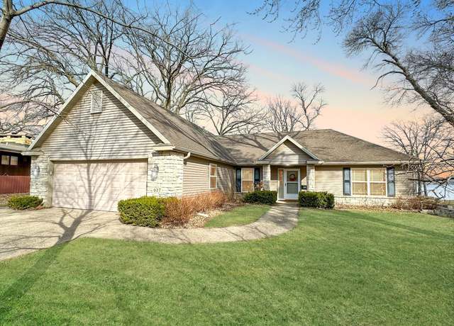 Property at 627 Knollwood Dr NW, Willmar, MN 56201, 3 beds, 2 baths