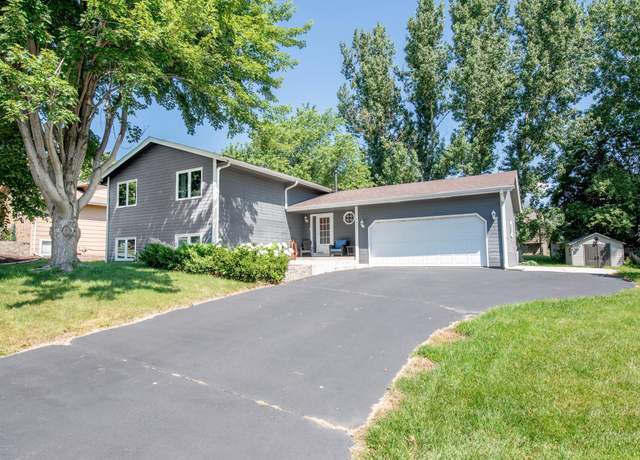 Property at 5424 Vernon Ct, Savage, MN 55378, 5 beds, 3 baths