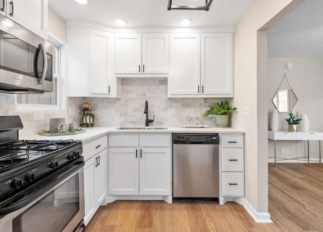 Property at 401 W 102nd St, Bloomington, MN 55420, 3 beds, 1 bath