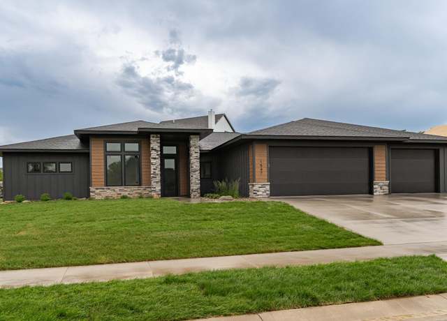 Property at 1547 Shannon Oaks Blvd NE, Rochester, MN 55906, 4 beds, 3 baths
