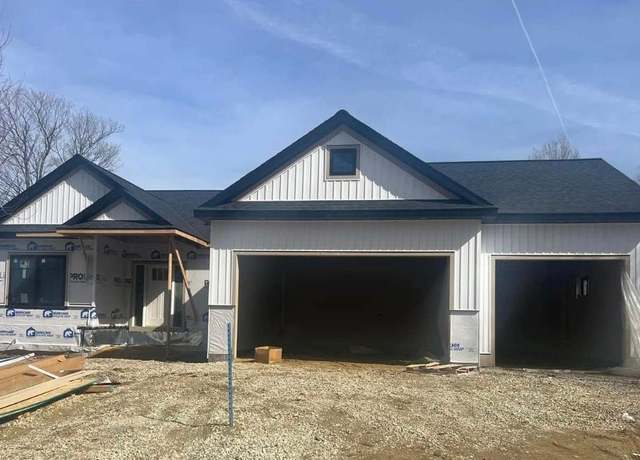 Property at 1051 9th Ave SW, Pine Island, MN 55963, 4 beds, 3 baths