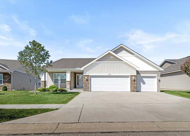 Property at 983 Aurora Cir, Red Wing, MN 55066, 4 beds, 3 baths
