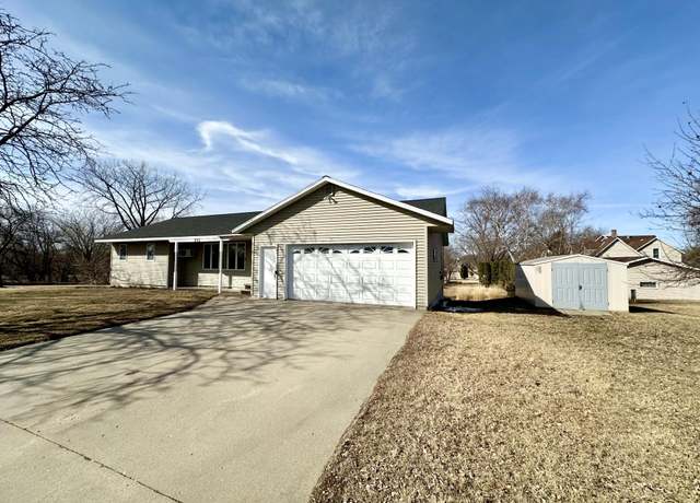 Property at 205 Ash St N, Sauk Centre, MN 56378, 2 beds, 3 baths