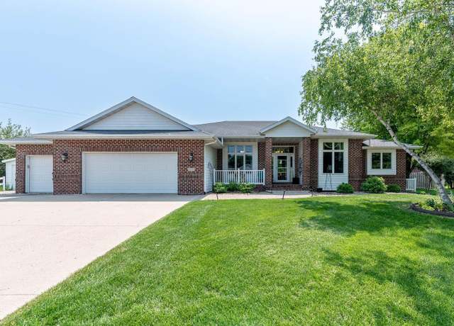Property at 125 Thissen Ct, Mankato, MN 56001, 4 beds, 3 baths