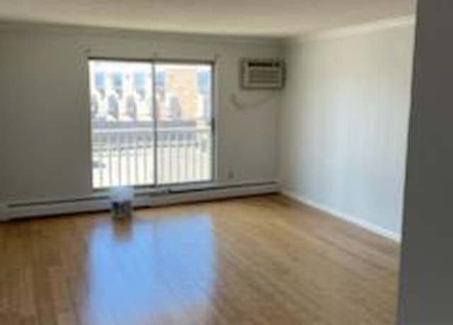 Property at 7412 W 22nd St #204, Saint Louis Park, MN 55426, 2 beds, 1 bath
